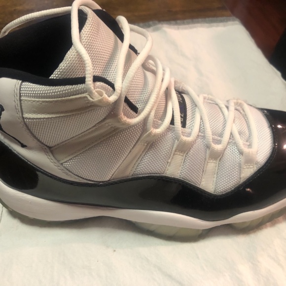 Jordan 11s Retro - Size 9. main image 5